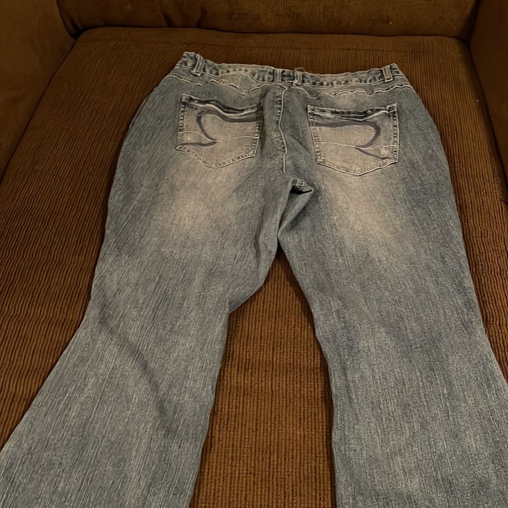 Classic Denim Ripped Jeans - Picture 5 of 7